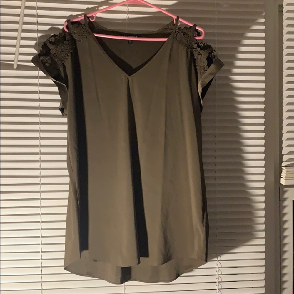 Express v neck hunter green top